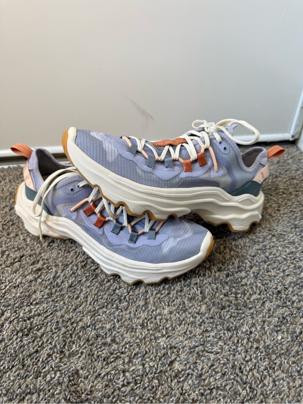 Sorel size 8.5 Women's Chunky Trail Sneakers in Light Lavender, Peach, White